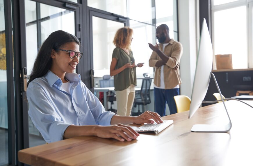 Employee speaking with customer via social network